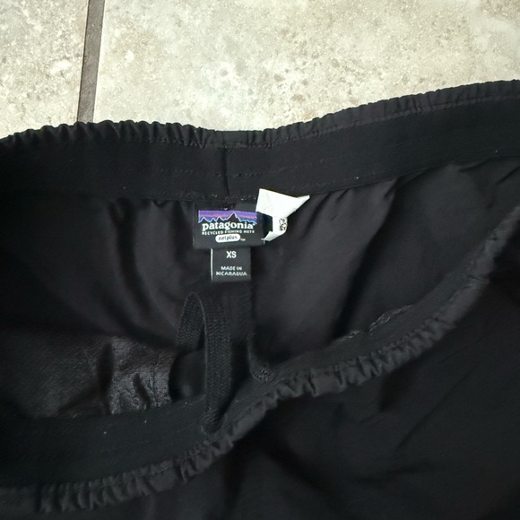 Patagonia Women's Barely Baggies 5" Shorts Black XS Excellent Condition - Picture 2 of 3